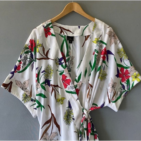Floral Wrap Kimono Top- Size 2X - Picture 2 of 4